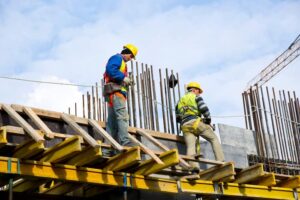 How Pinecrest Roofing Contractors Ensure Safety and Compliance in Roofing Projects