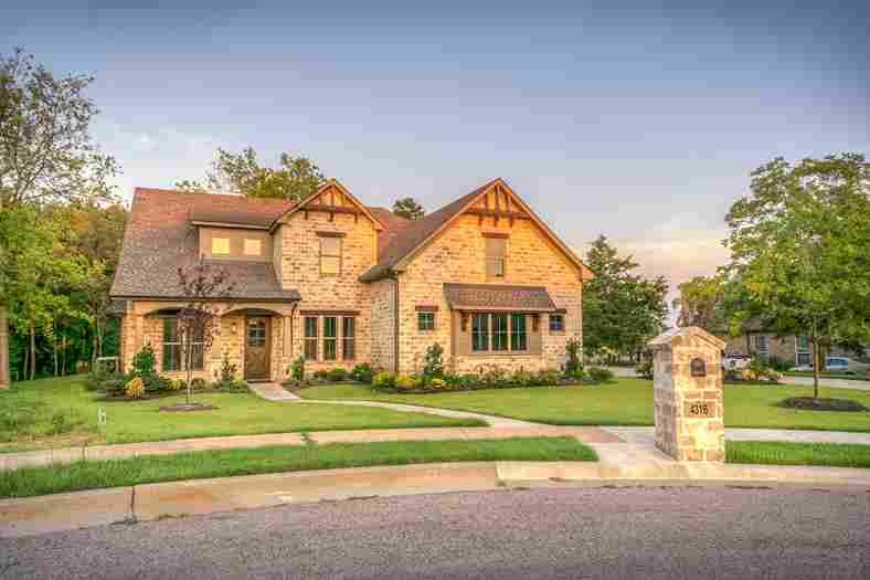 How Jewel Stone Enhances Curb Appeal for Homes and Businesses